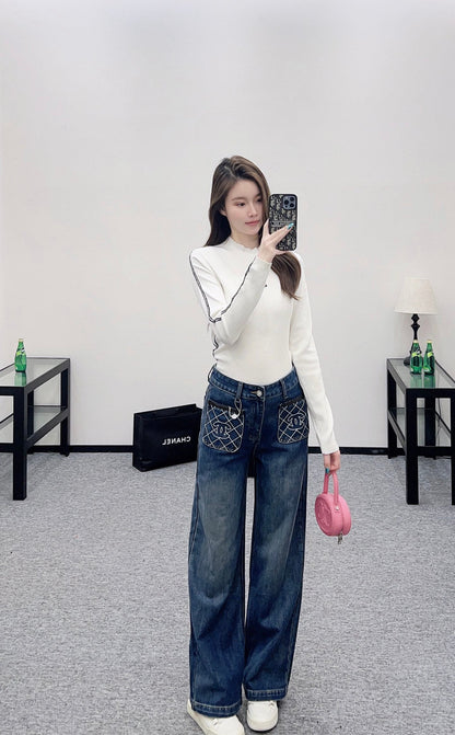 Diamond-patterned logo pocket jeans