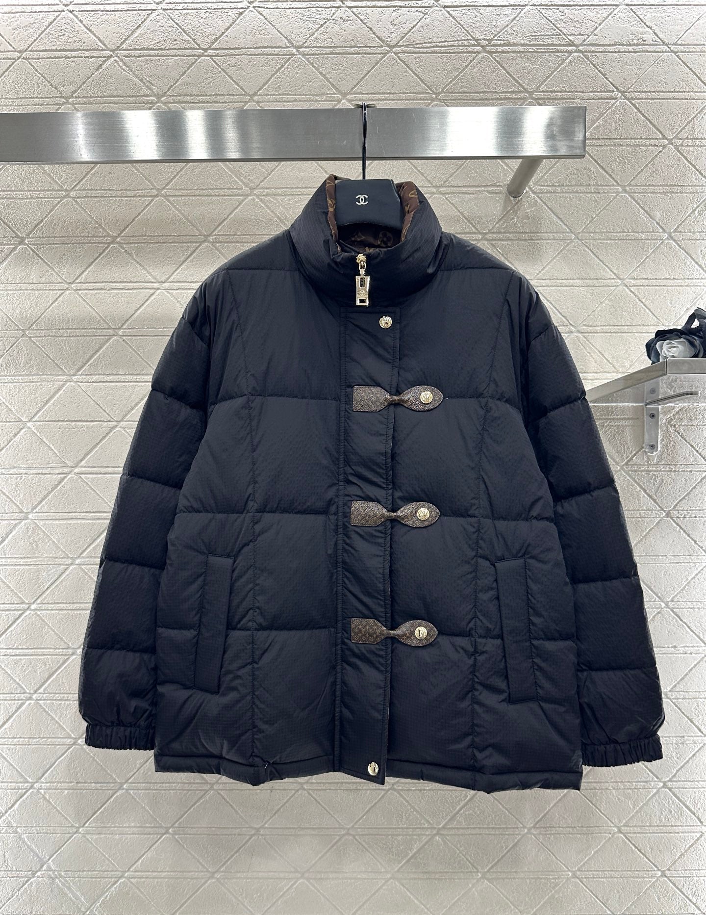 Leather buckle stand-up collar down jacket