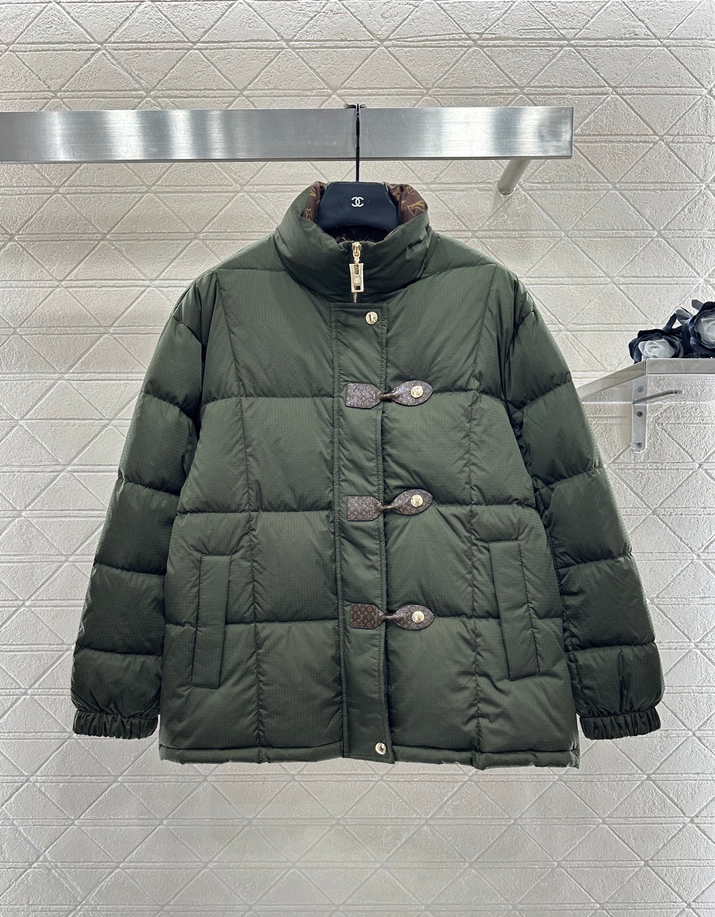 Leather buckle stand-up collar down jacket