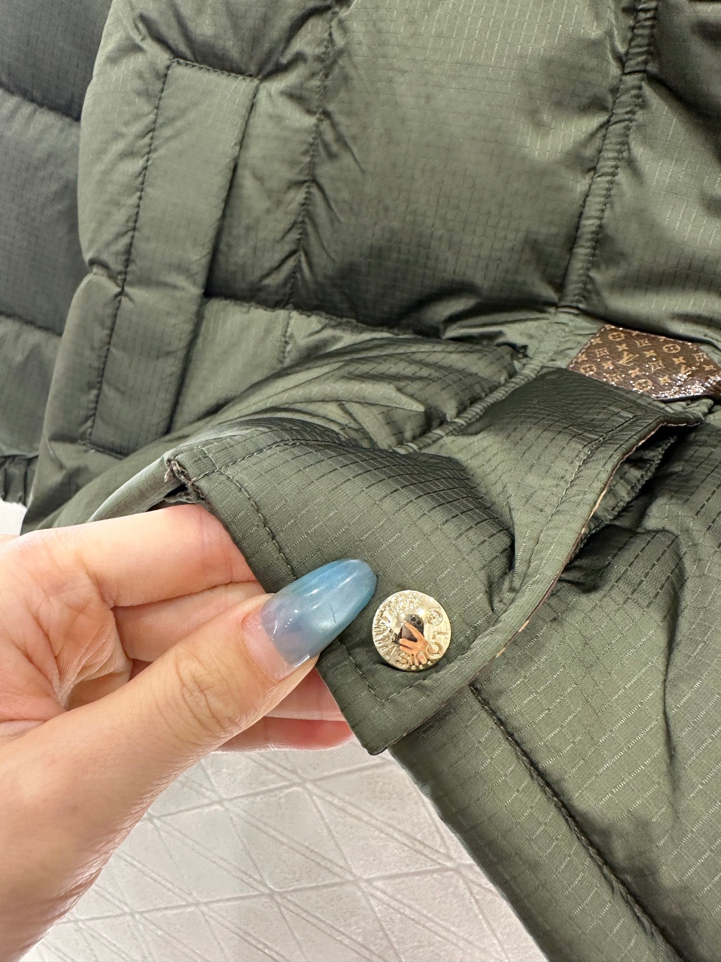 Leather buckle stand-up collar down jacket