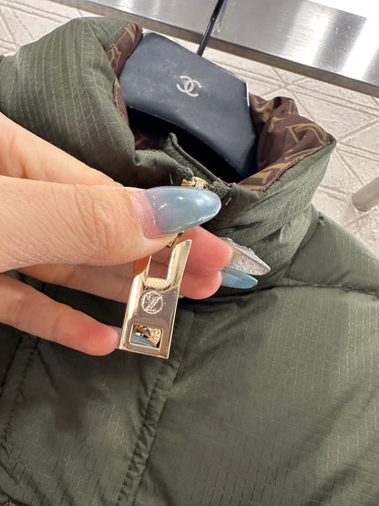 Leather buckle stand-up collar down jacket