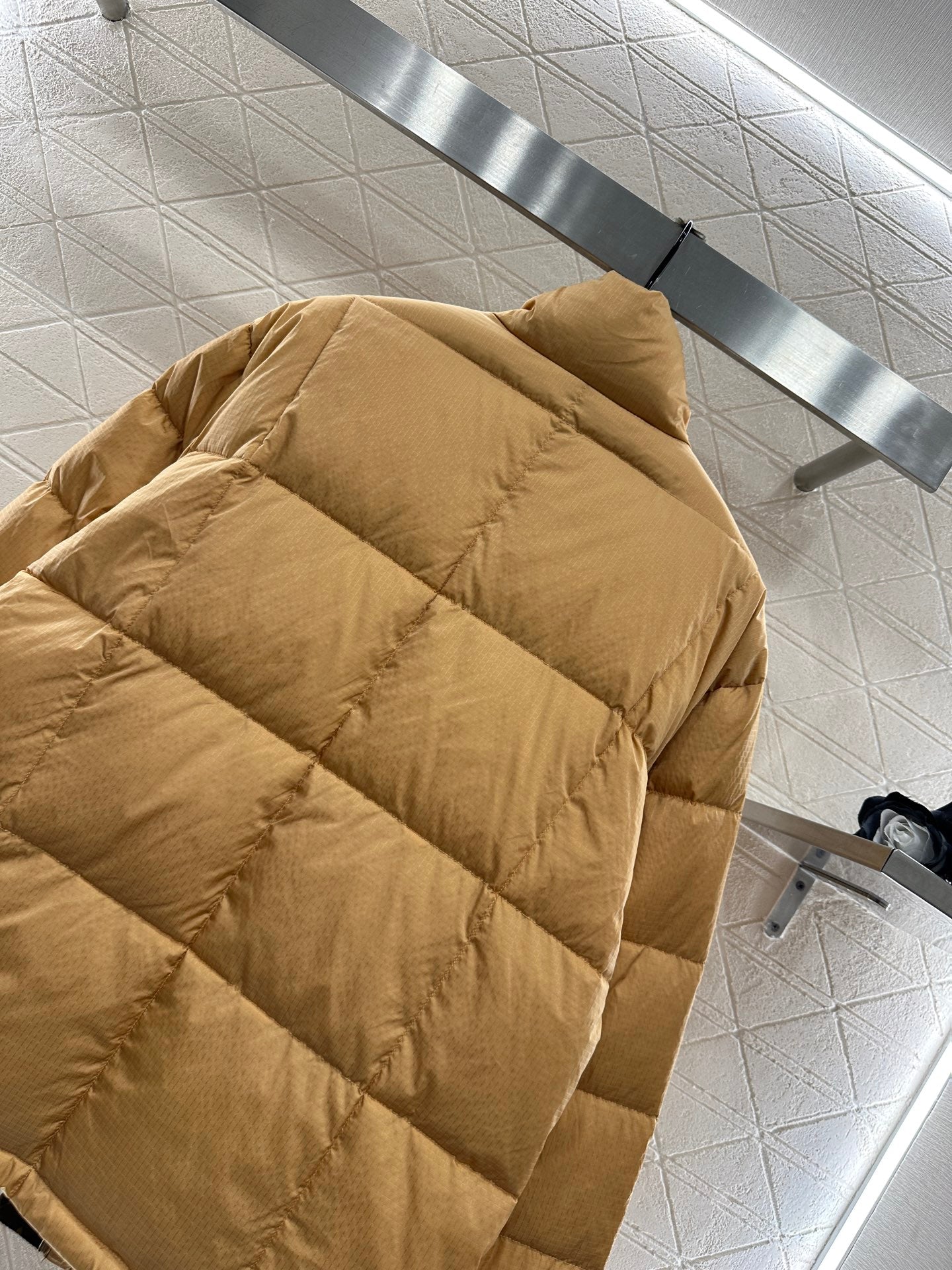 Leather buckle stand-up collar down jacket