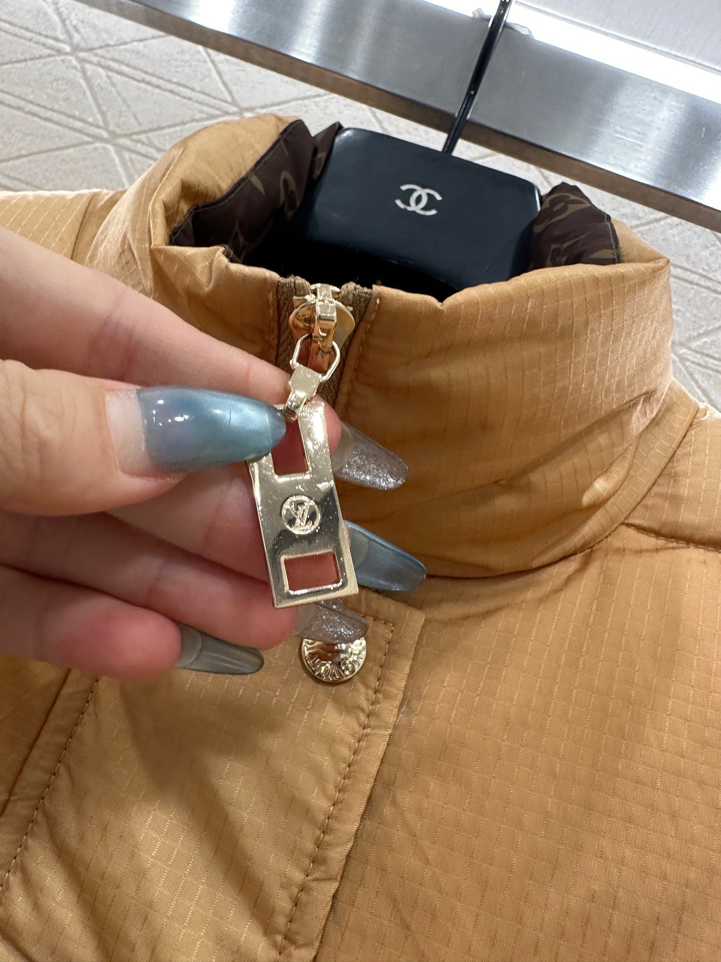 Leather buckle stand-up collar down jacket