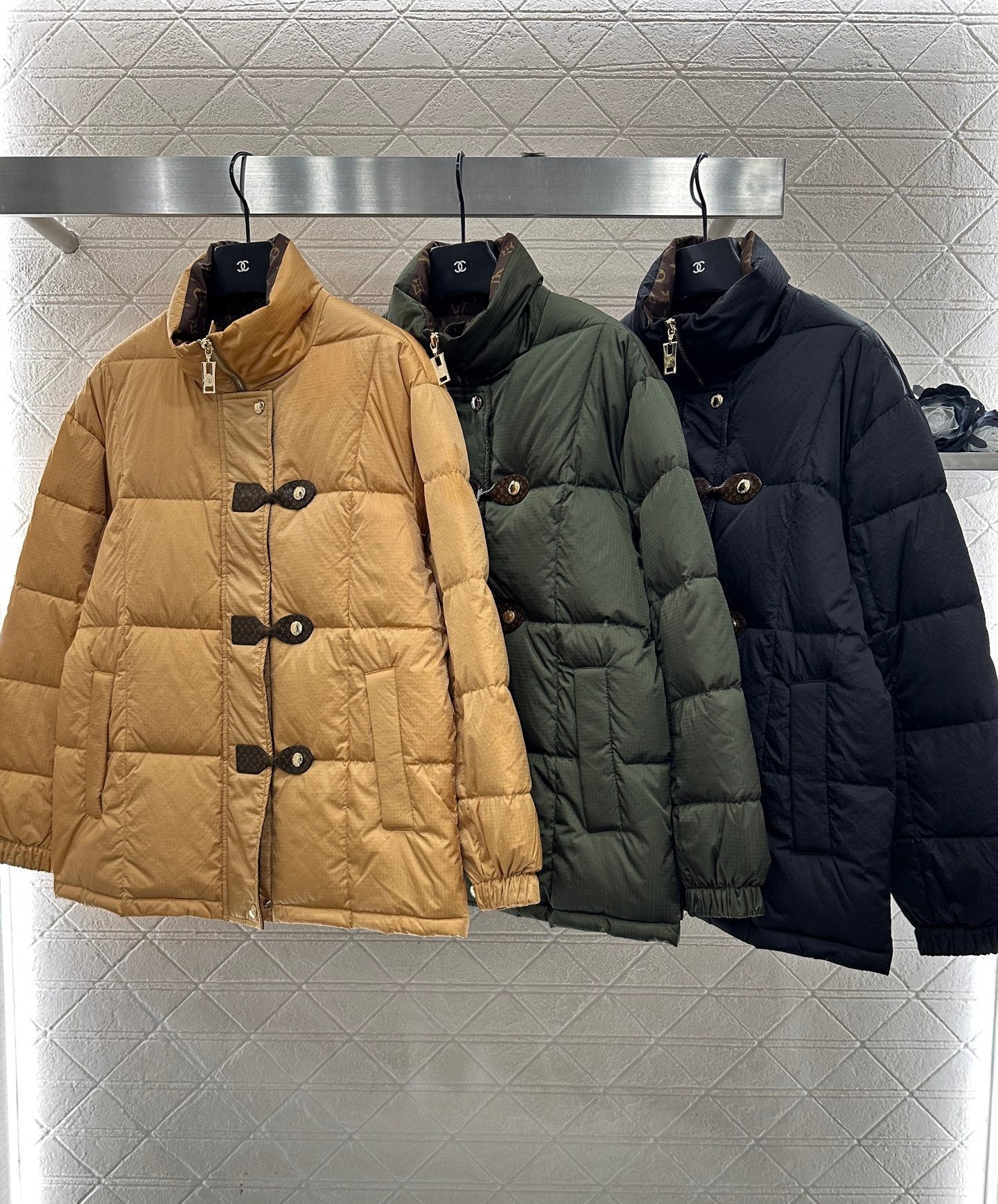 Leather buckle stand-up collar down jacket