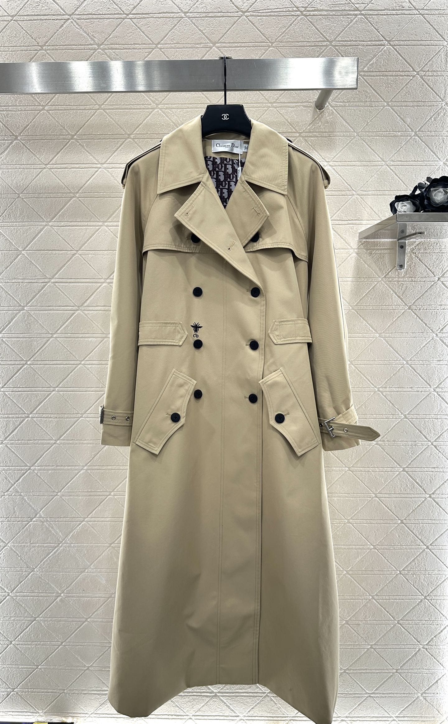 Long trench coat with large lapel