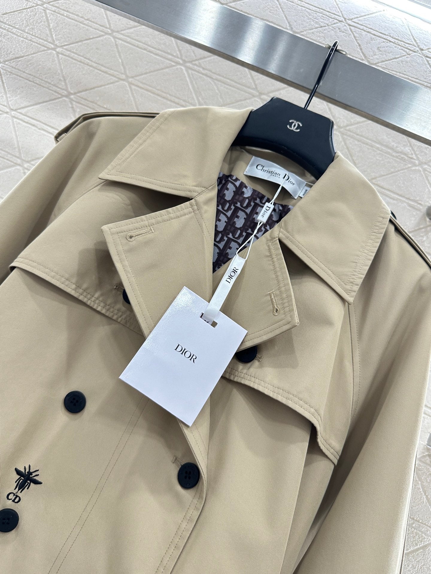 Long trench coat with large lapel