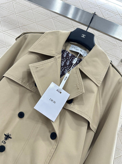 Long trench coat with large lapel