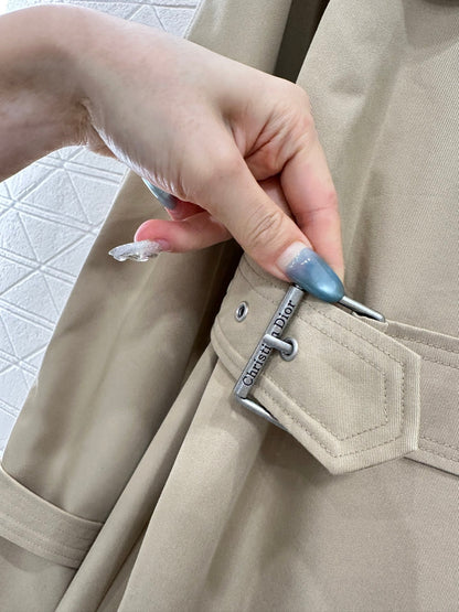 Long trench coat with large lapel