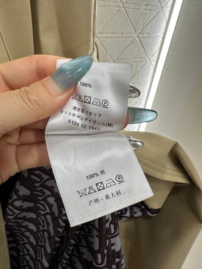 Long trench coat with large lapel