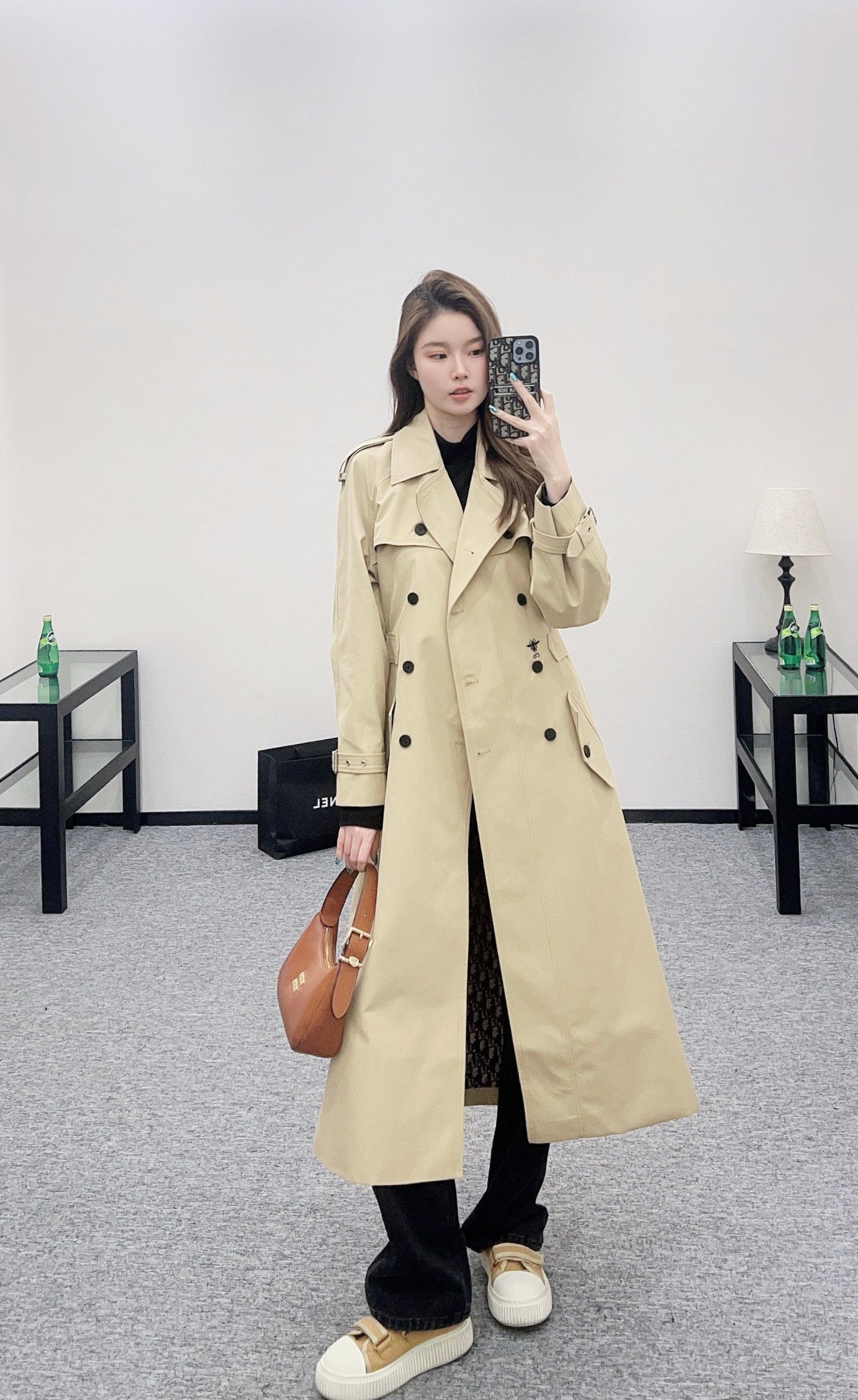 Long trench coat with large lapel