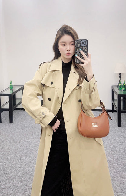 Long trench coat with large lapel