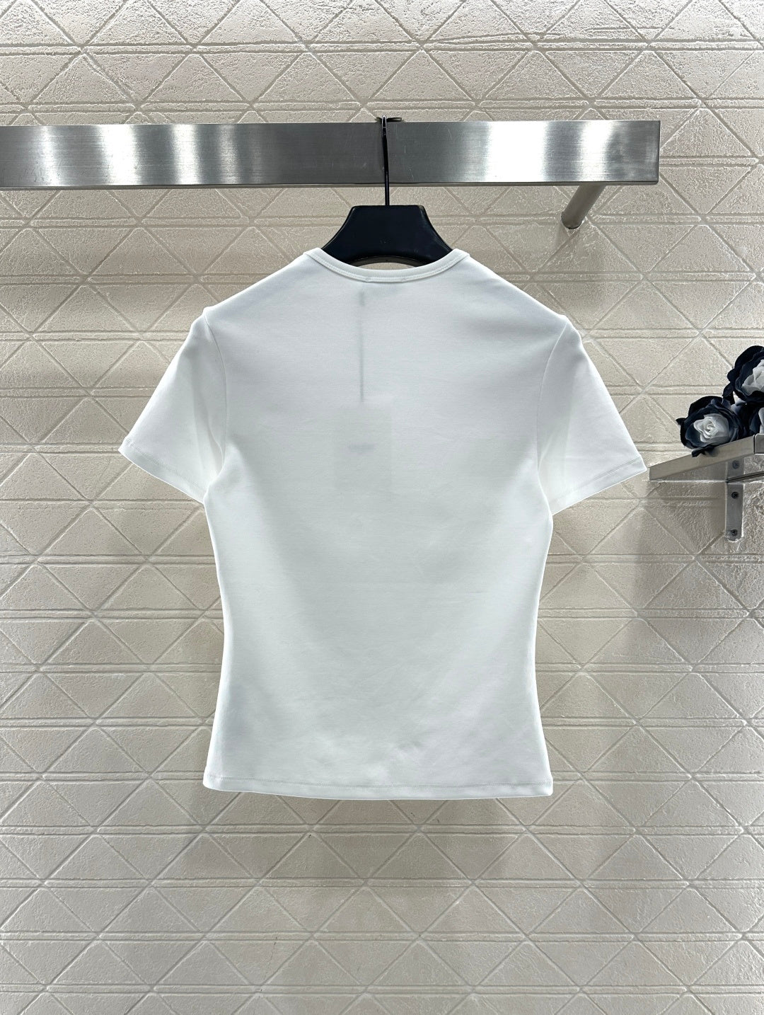 Round neck embroidered short sleeve