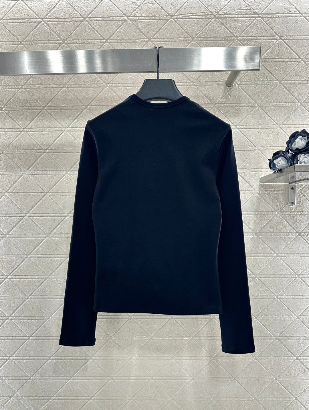 Round neck embroidered long sleeve