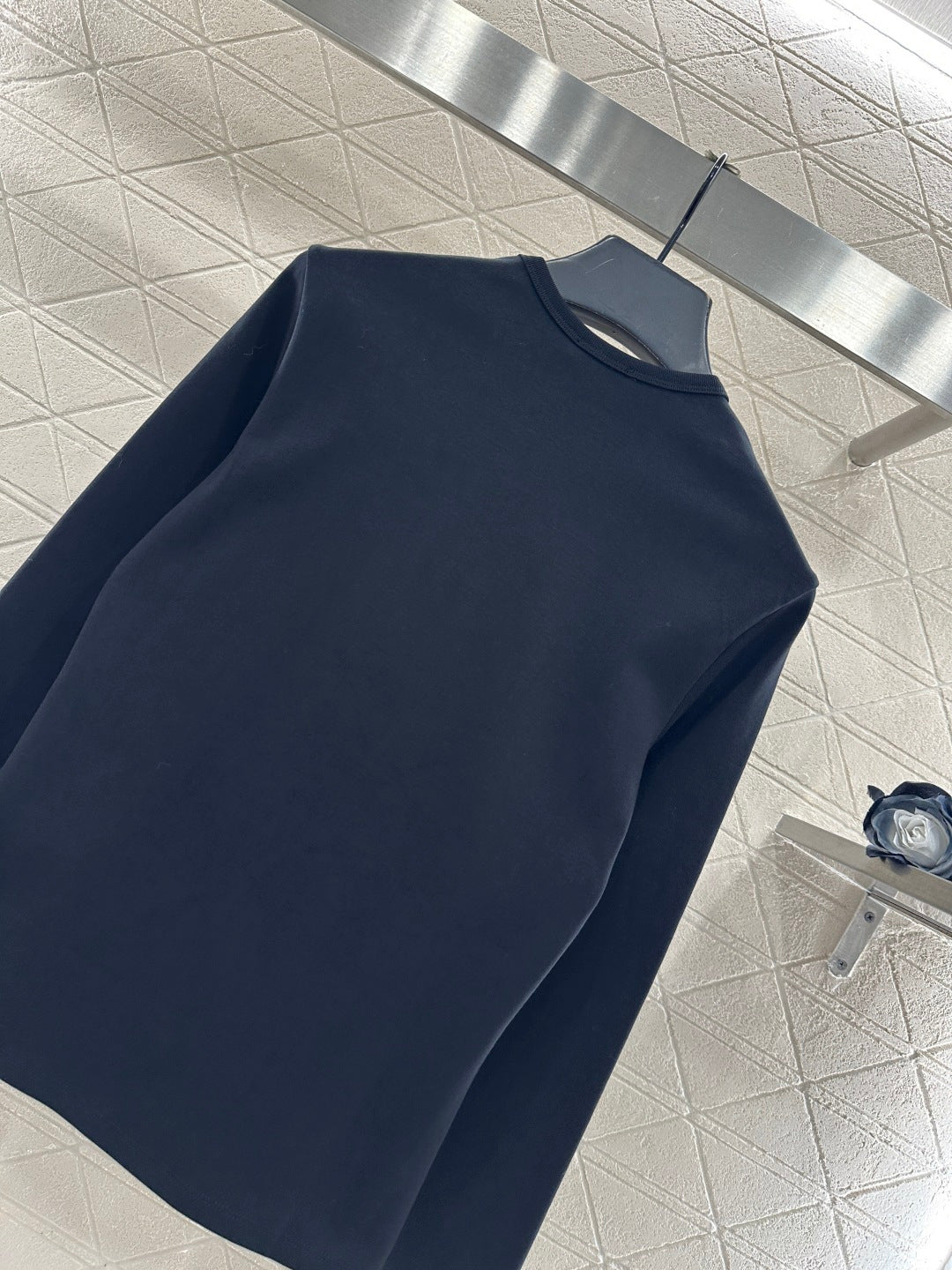 Round neck embroidered long sleeve