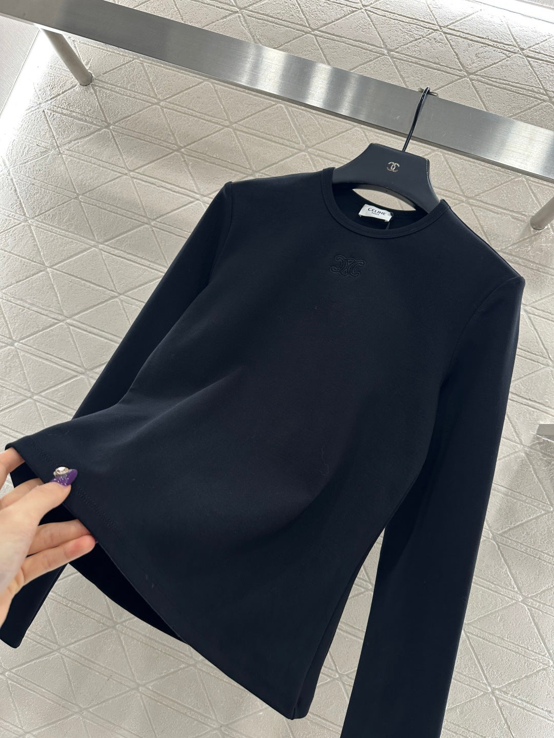 Round neck embroidered long sleeve