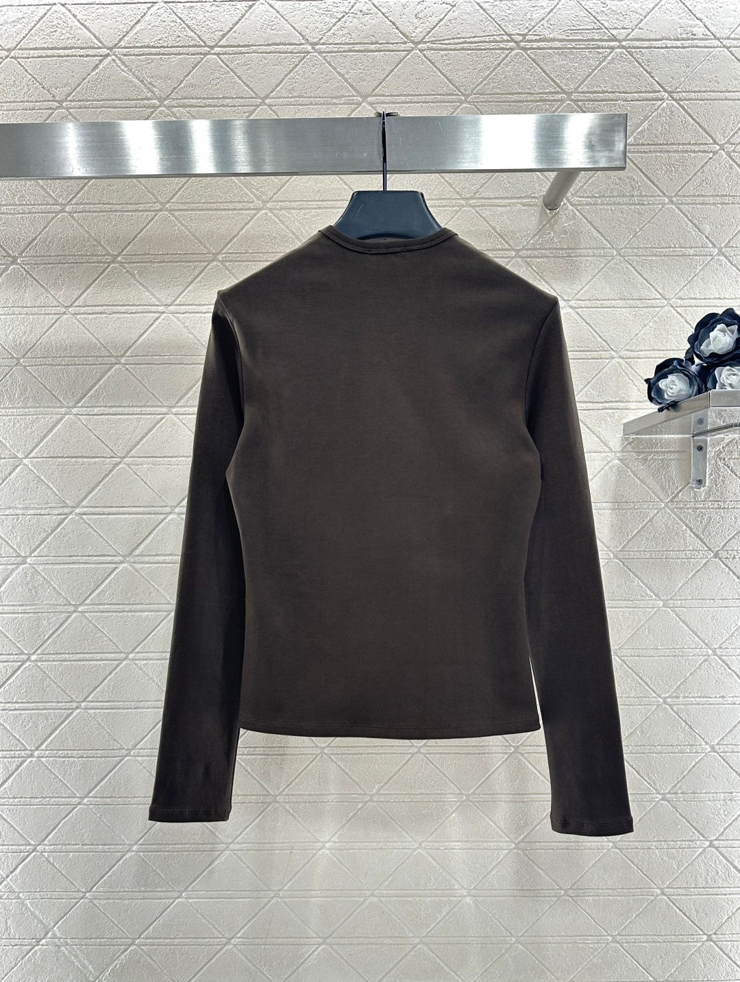 Round neck embroidered long sleeve