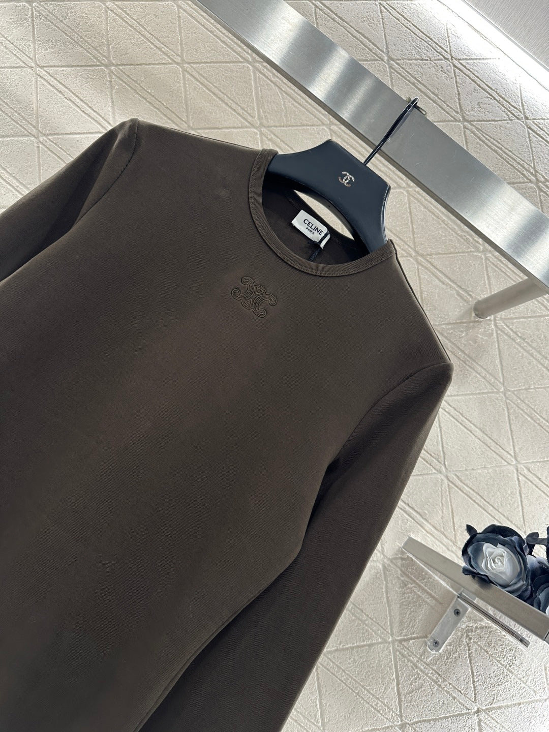 Round neck embroidered long sleeve