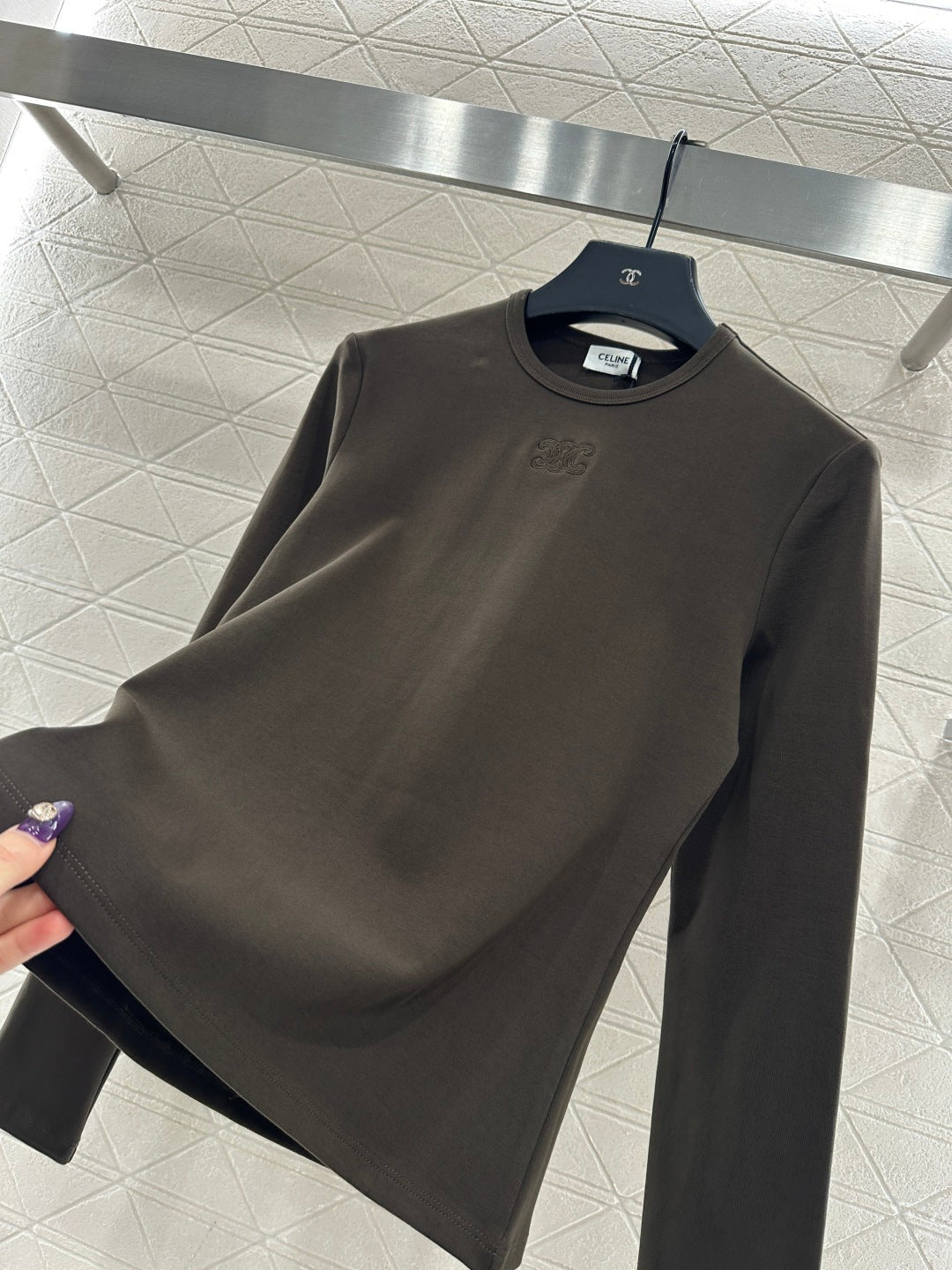 Round neck embroidered long sleeve