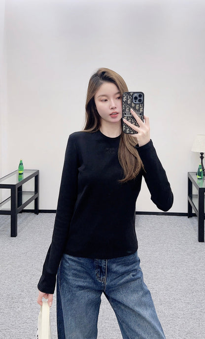 Round neck embroidered long sleeve