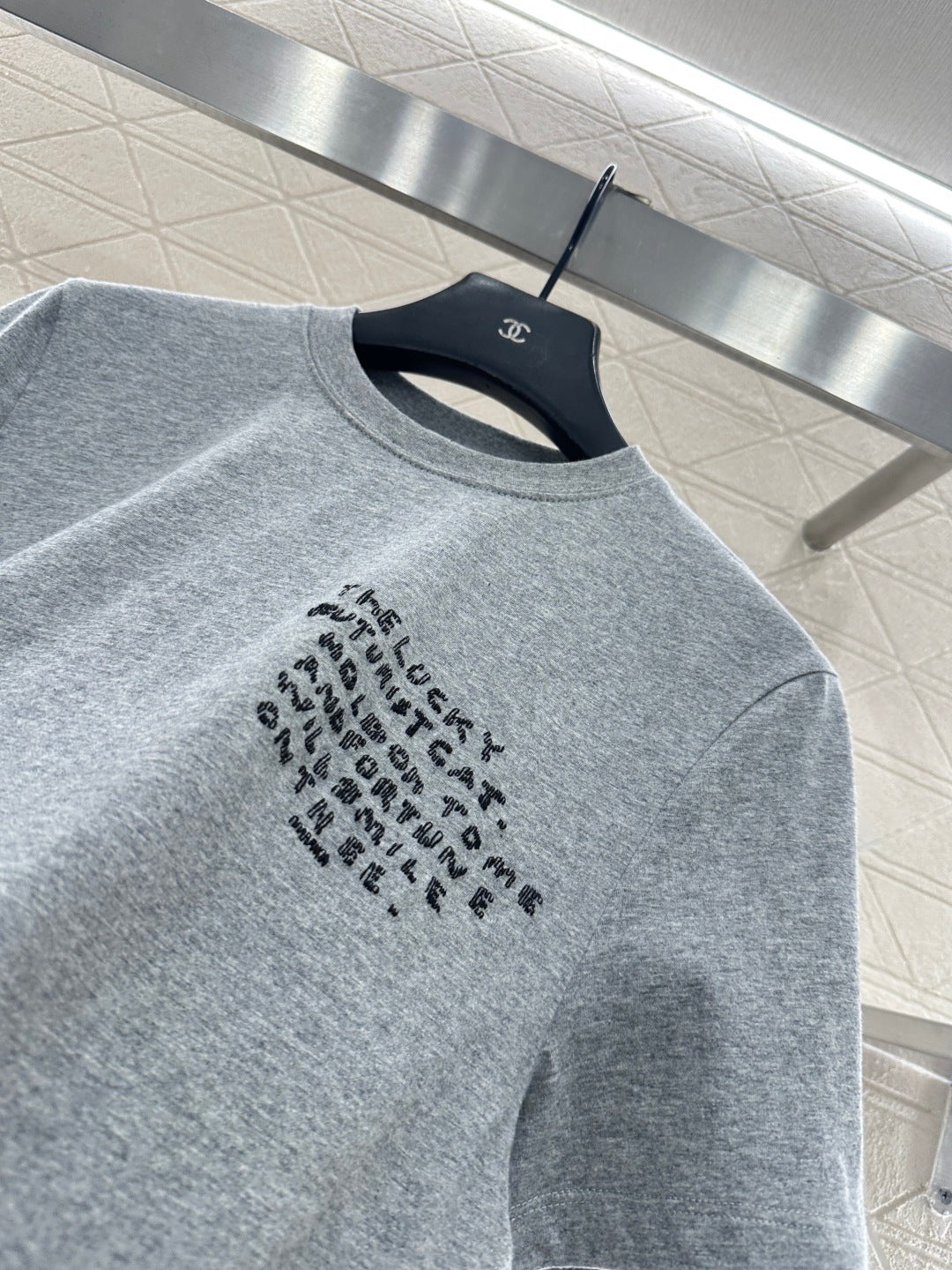 Embroidered round neck cat short-sleeved shirt