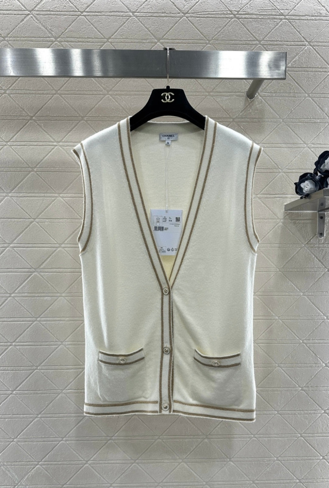 Knitted cashmere vest
