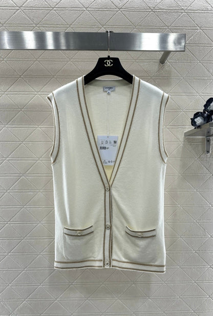 Knitted cashmere vest
