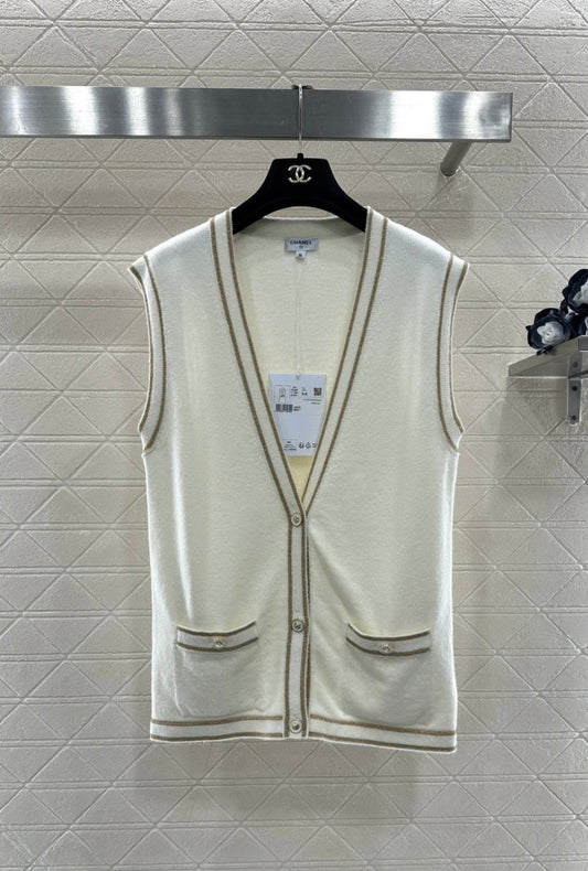 Knitted cashmere vest