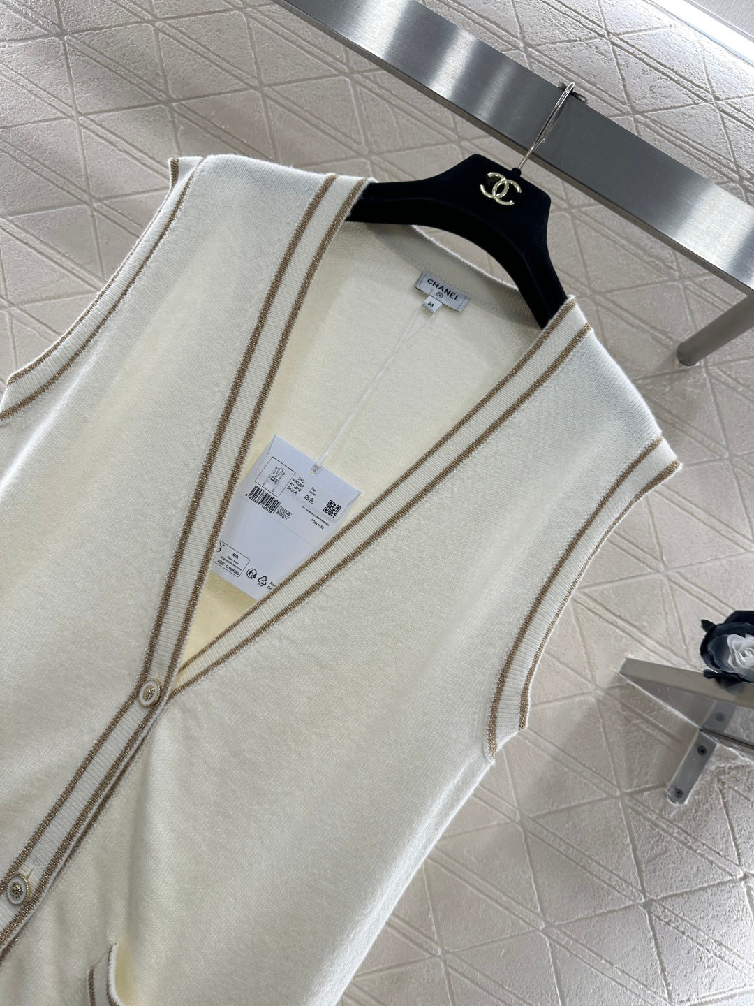 Knitted cashmere vest