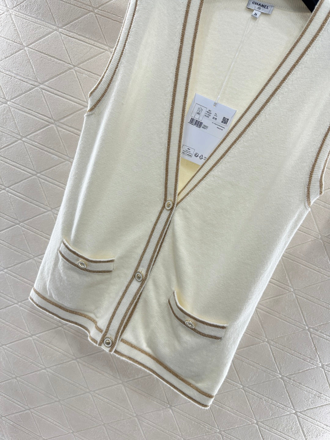 Knitted cashmere vest