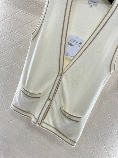 Knitted cashmere vest