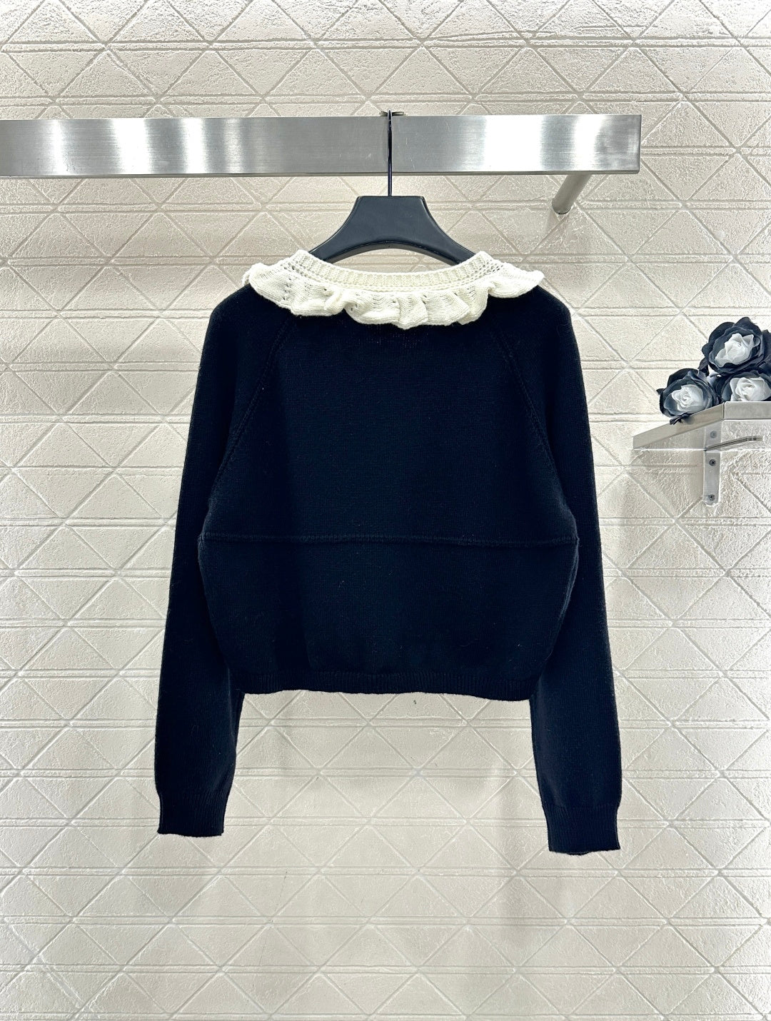 Lace-trimmed collar knit wool cardigan