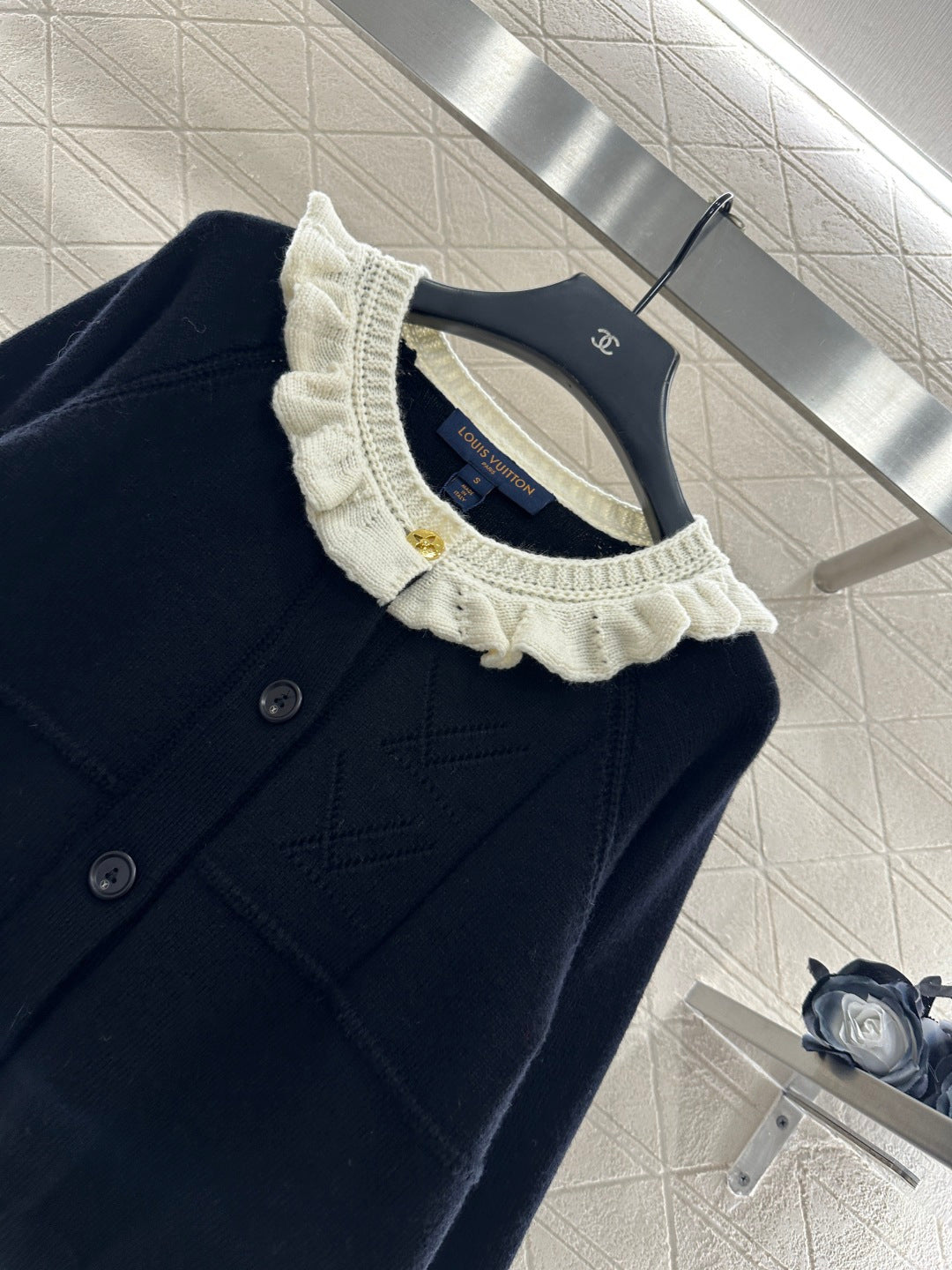Lace-trimmed collar knit wool cardigan