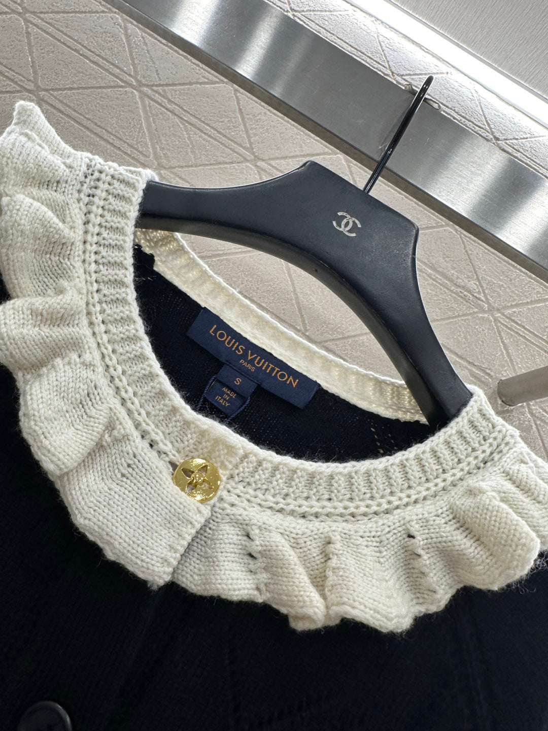 Lace-trimmed collar knit wool cardigan