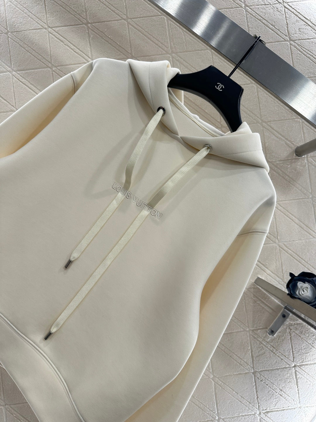 Hooded drawstring cropped sweatshirt
