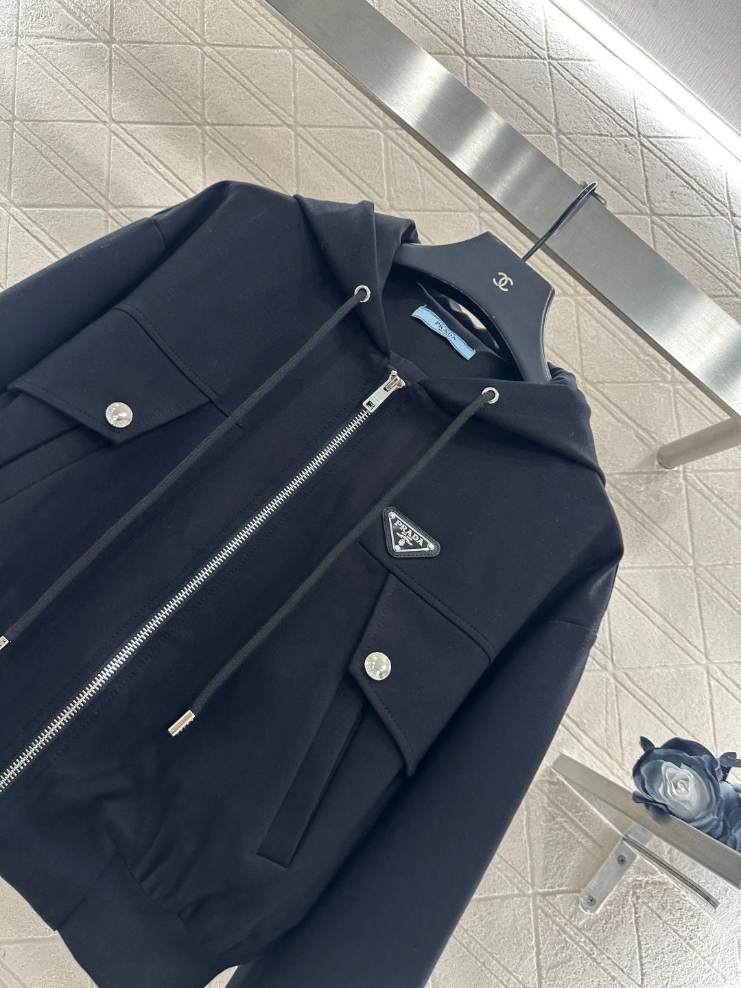 Hooded drawstring zipper jacket