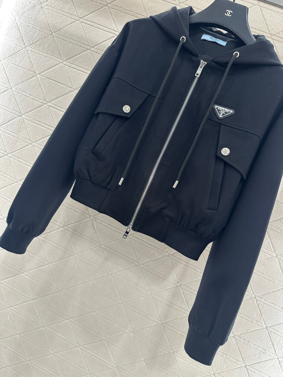Hooded drawstring zipper jacket
