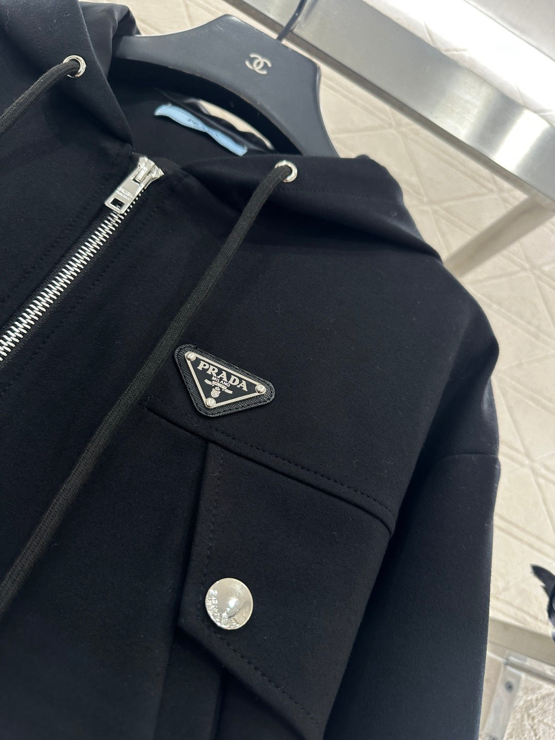 Hooded drawstring zipper jacket