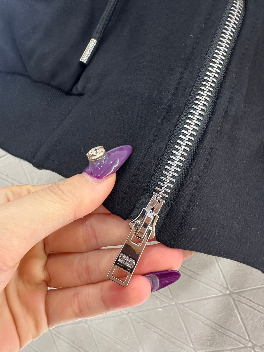 Hooded drawstring zipper jacket