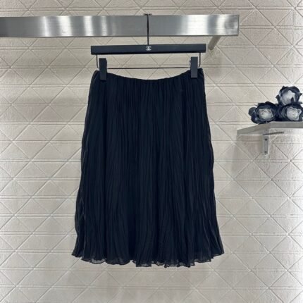 High waisted pleated skirt