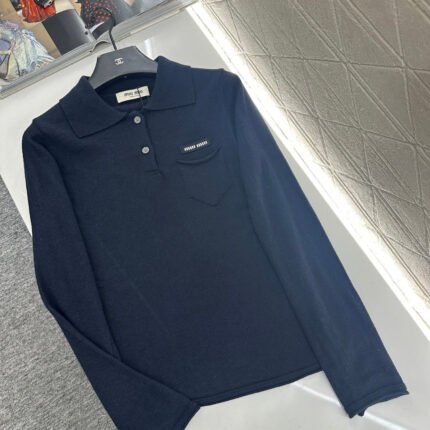 Long-sleeved collared top