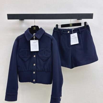 Heart shaped double pocket wool set